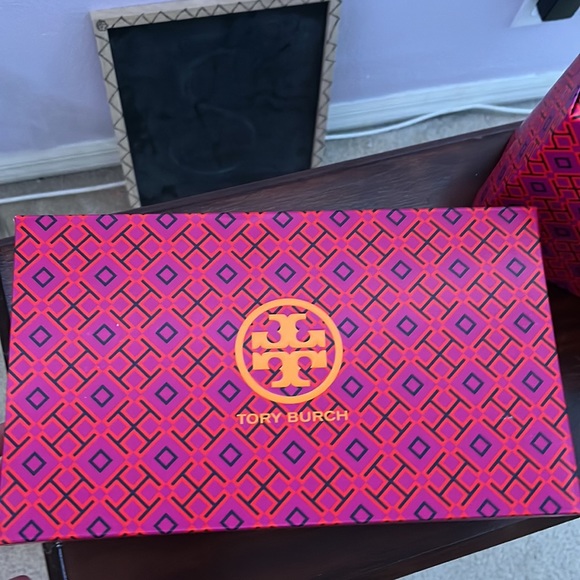 2 tori Burt shoe boxes - Picture 2 of 10